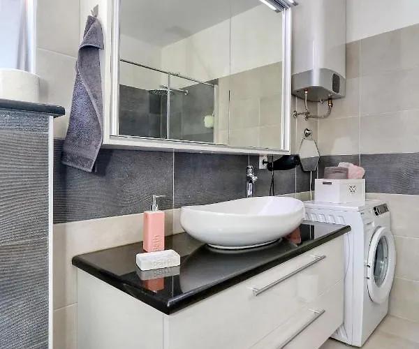 Apartament Zanic *